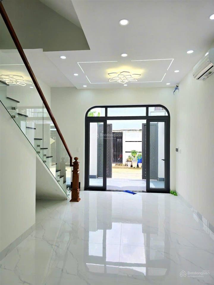 Chủ ngộp, bán nhà 1 trệt 2 lầu 4,5 tỷ thương lượng mạnh, hoàn công đủ sổ riêng, đường 8m