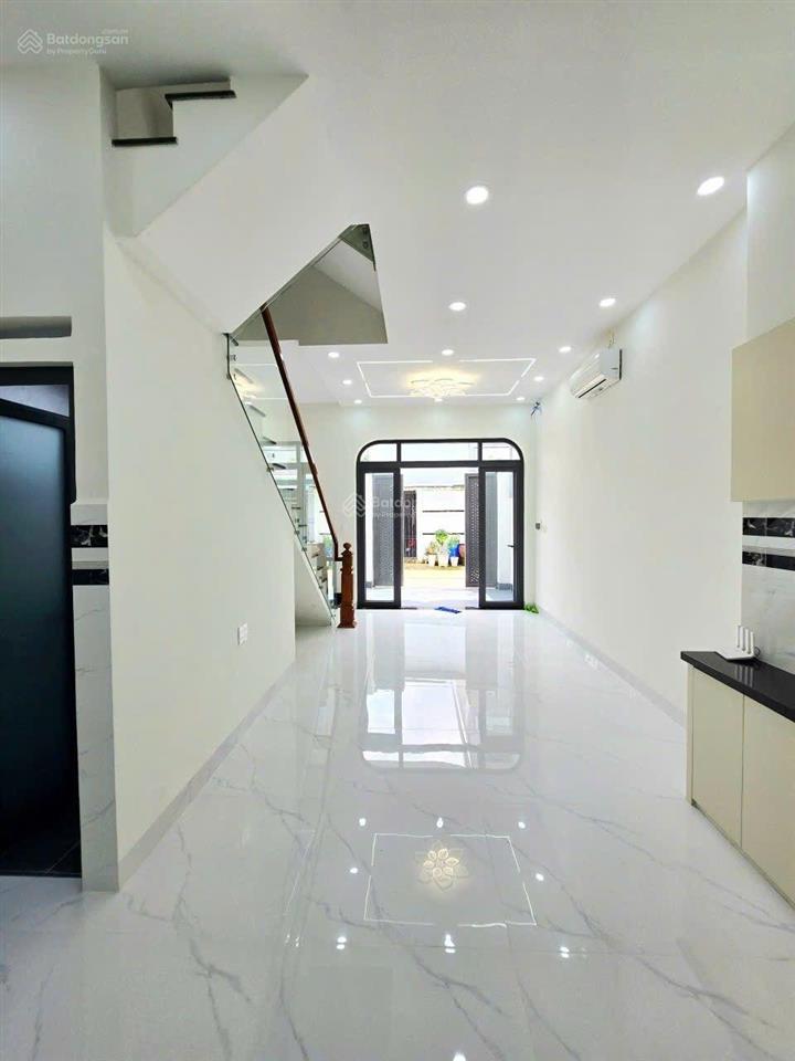 Chủ ngộp, bán nhà 1 trệt 2 lầu 4,5 tỷ thương lượng mạnh, hoàn công đủ sổ riêng, đường 8m