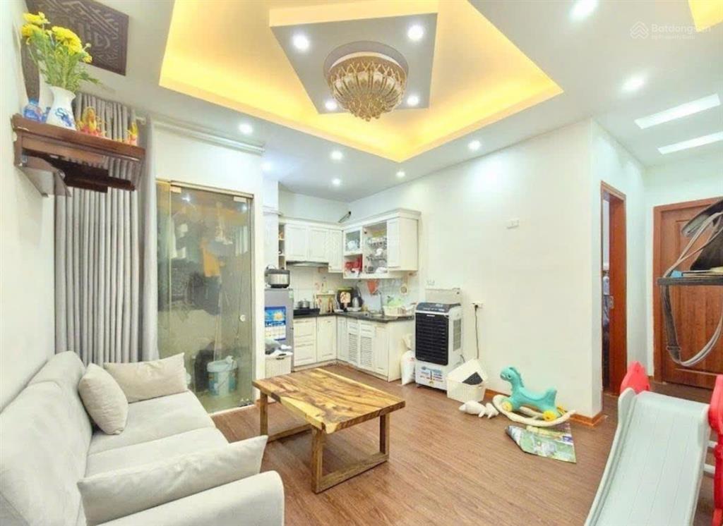 Bán gấp căn hộ chung cư kim văn kim lũ 2 phòng ngủ, 2 vệ sinh, giá 3 tỷ