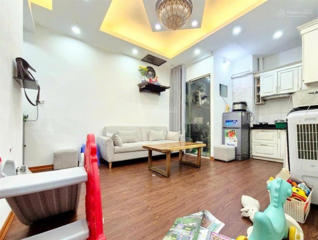 Bán gấp căn hộ chung cư kim văn kim lũ 2 phòng ngủ, 2 vệ sinh, giá 3 tỷ