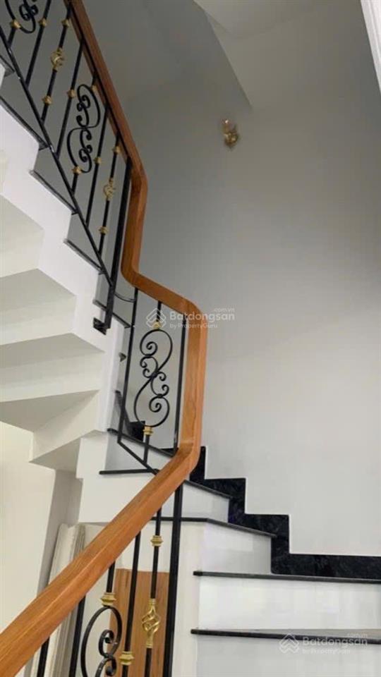 Bán nhà thủ đức 4 tầng đường 11 trường thọ,hxh
dt 76,2m(4x19) chỉ  8,3 tỷ tl
 sổ hồng hoàn co