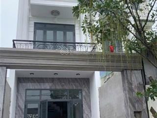 Bán nhà thủ đức 4 tầng đường 11 trường thọ,hxh
dt 76,2m(4x19) chỉ  8,3 tỷ tl
 sổ hồng hoàn co