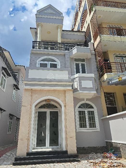 Bán 2 căn biệt thự 4 tầng mặt tiền đường linh trung thủ đức
dt 923m | 14mx 66m |chỉ  75 tỷ tl