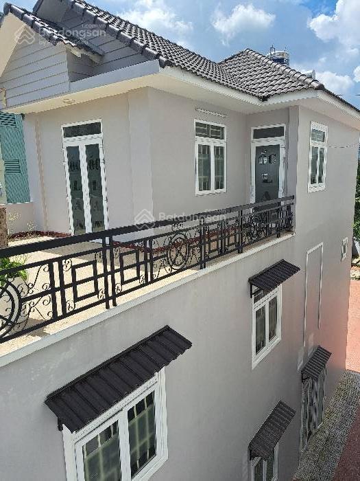 Bán 2 căn biệt thự 4 tầng mặt tiền đường linh trung thủ đức
dt 923m | 14mx 66m |chỉ  75 tỷ tl