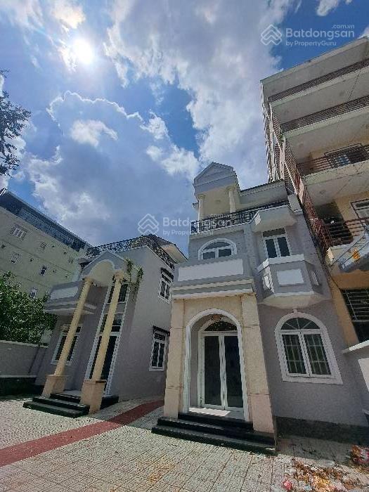 Bán 2 căn biệt thự 4 tầng mặt tiền đường linh trung thủ đức
dt 923m | 14mx 66m |chỉ  75 tỷ tl