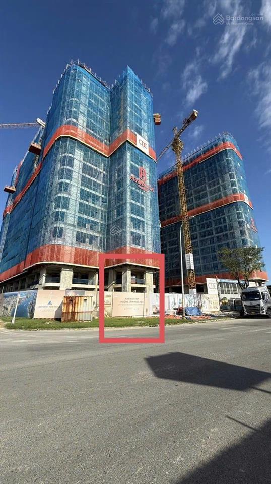 Bán nhanh mặt bằng kd trần hưng đạo, chân đế tòa nhà 2700 cư dân, diện tích gần 200m2 giá 19.240 tỷ