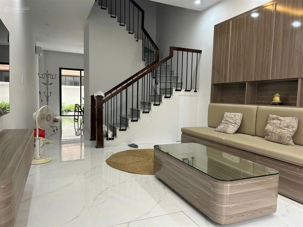 Chính chủ cho thuê căn hoàn thiện đẹp, đủ đồ, đối diện trường vinschool, giá 8tr/tháng