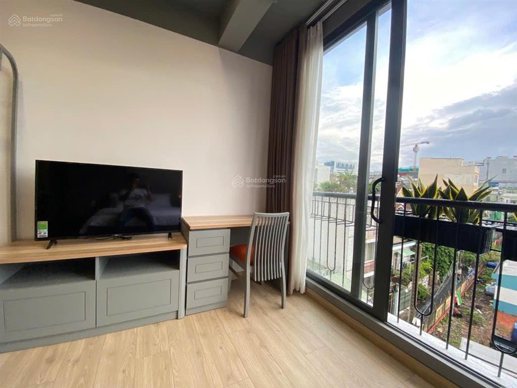 Cho thuê căn hộ ngay ngã 6  công viên gia định mới xây ban công