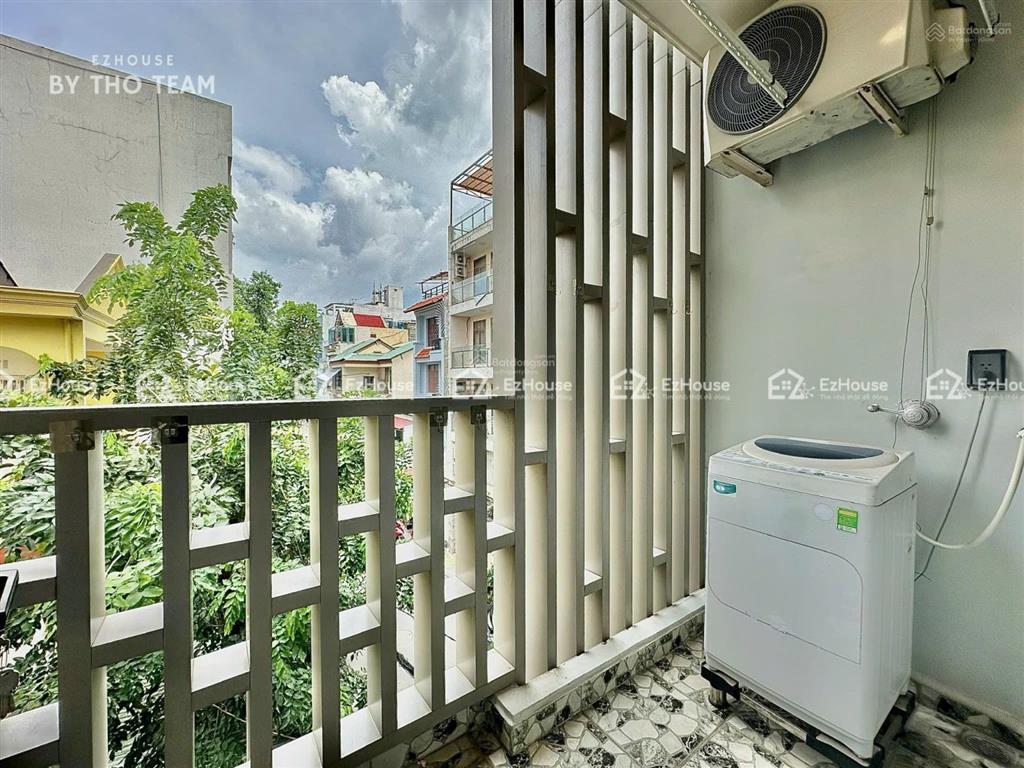 Phòng 40m2 ban công ngay emart phan huy ích  dạng 1pn  free phí dịch vụ
