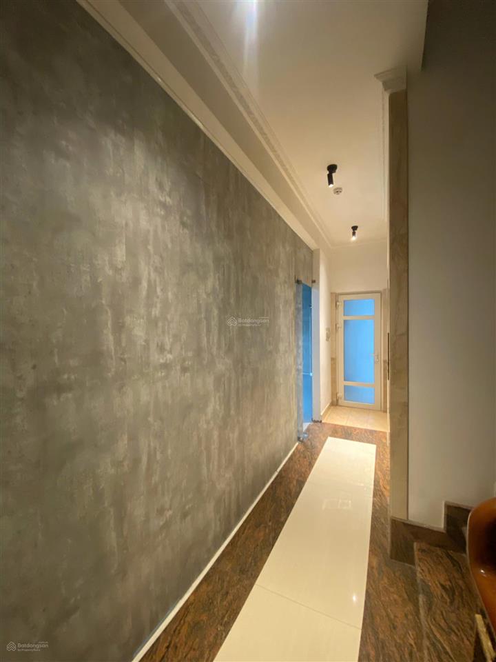 Văn phòng decor cho thuê tại quận 1 kèm sân thượng rooftop.