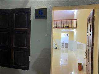 Cho thuê nhà riêng giá rẻ 2pn, 1wc, 65m2, 5 triệu tại lạc long quân, nhật tân, tây hồ, hà nội