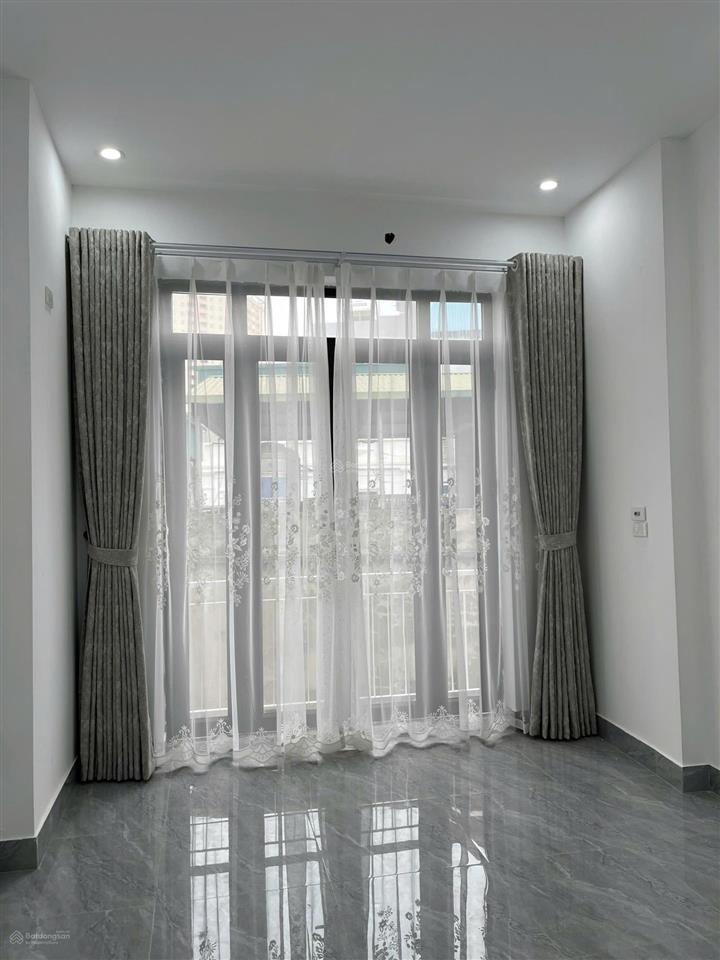 Chính chủ bán nhà thạch bàn long biên dt 44m2x4 tầng 4pn gần aeon mall giá 8,95 tỷ