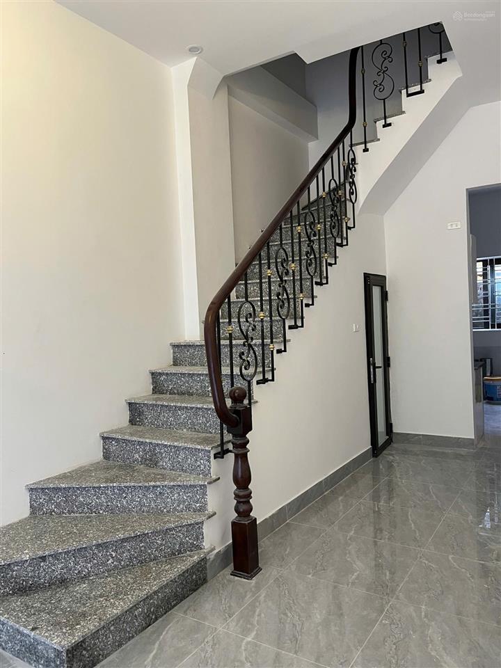 Chính chủ bán nhà thạch bàn long biên dt 44m2x4 tầng 4pn gần aeon mall giá 8,95 tỷ