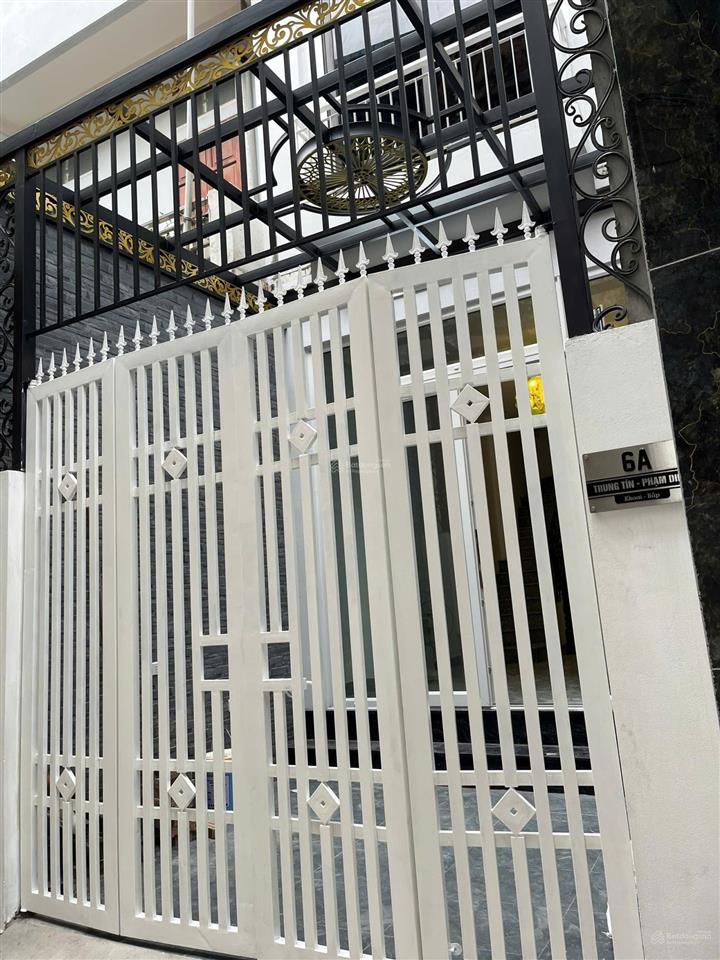 Chính chủ bán nhà thạch bàn long biên dt 44m2x4 tầng 4pn gần aeon mall giá 8,95 tỷ