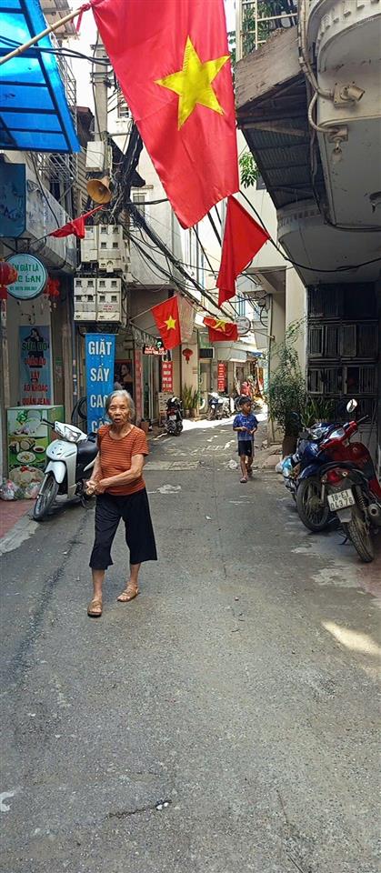 Cần bán nhà gấp trong năm nay để lấy tiền chữa bệnh cho con,nhà ở phú đô mt,71m5tmt 4mgiá 18,5tỷ