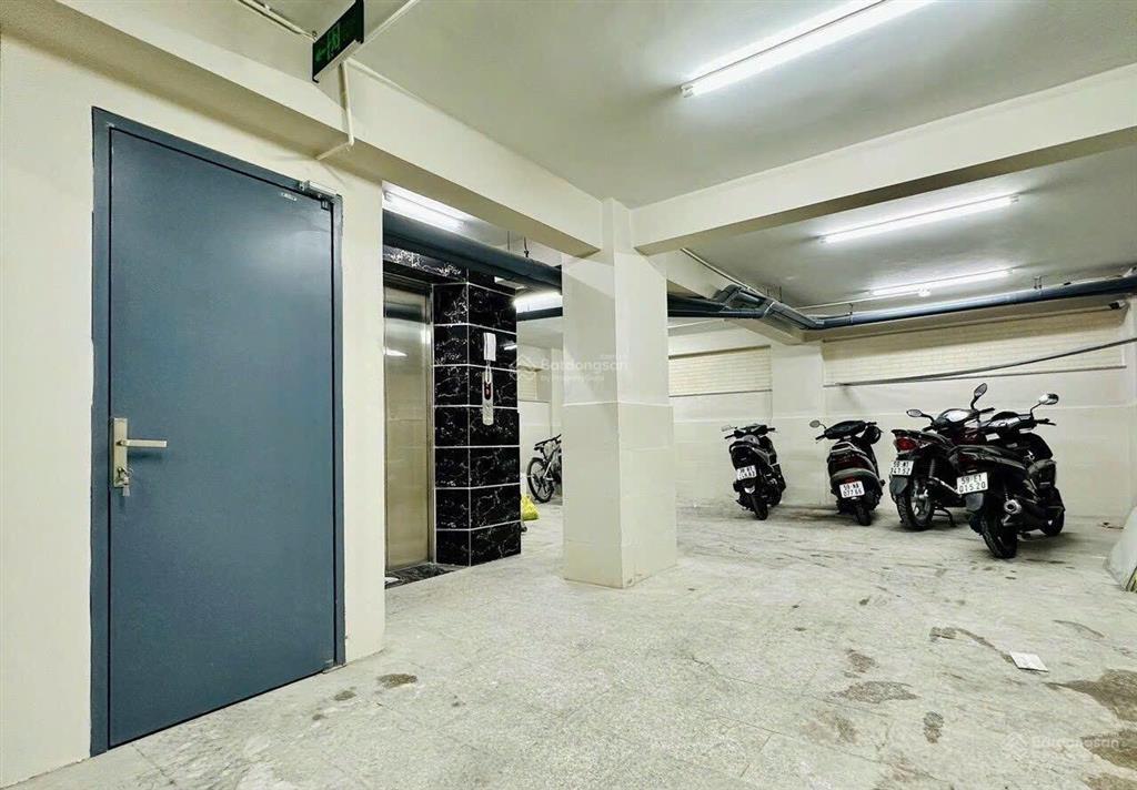 Hàng vip cần bán gấp toà căn hộ dịch vụ 20 phòng 65 tỷ 250m2, ngay quốc hương, p. thảo điền, quận 2
