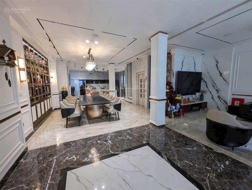 Biệt thự vip khu compound nguyễn trọng tuyển giảm còn 70 tỷ có hầm thang máy bán nhanh q. tân bình