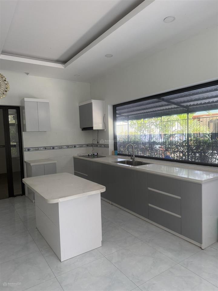Cho thuê nhà phố kdc long phú, ql1a bến lức long an