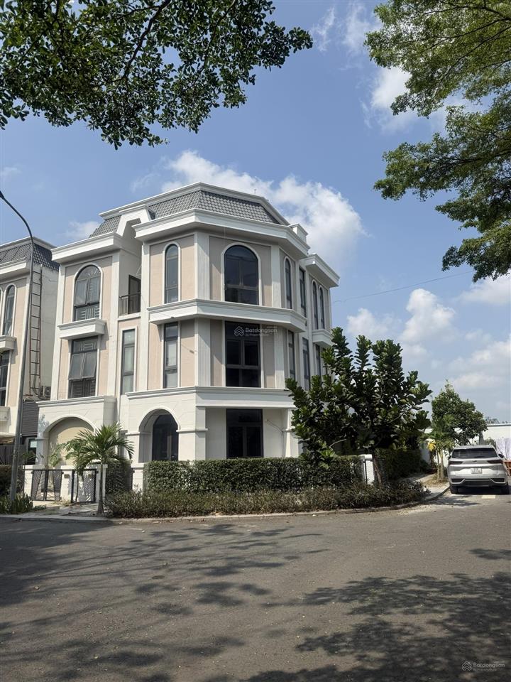 Cho thuê nhà phố kdc long phú, ql1a bến lức long an