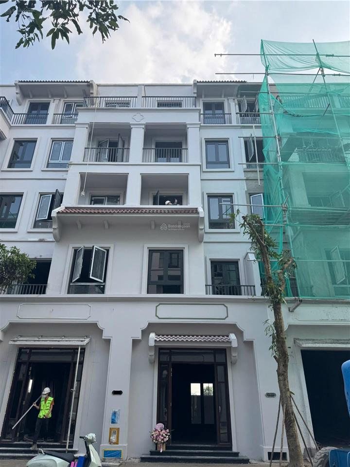 Liền kề nhật nguyệt gần trung tâm thương mại 62,5m2 có vay. giá 19ty5 thu nét .  0904 910 ***