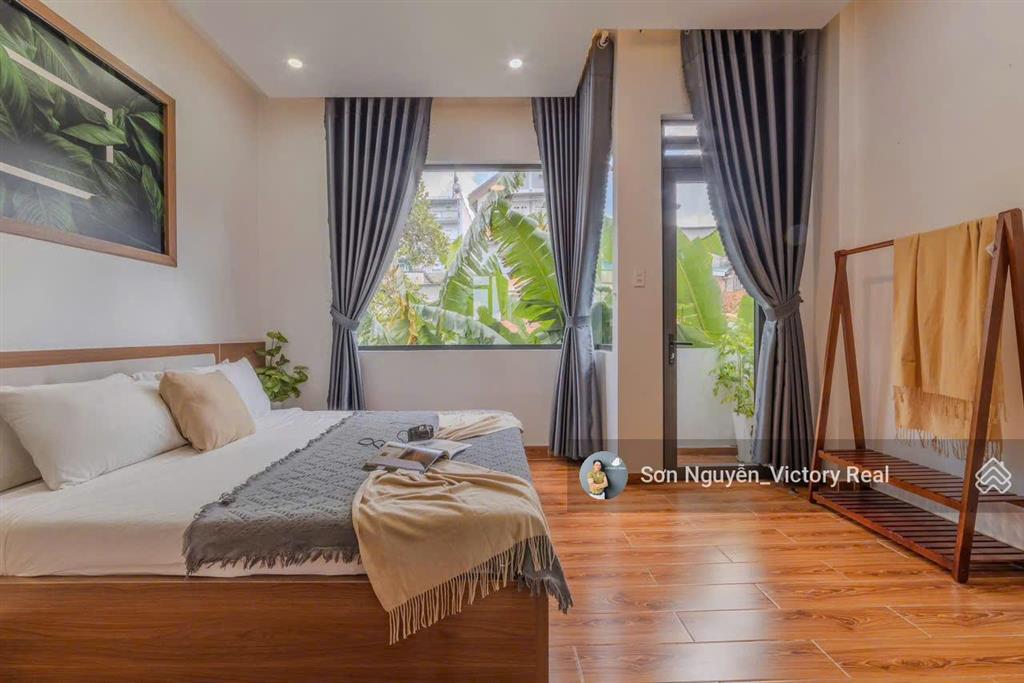 Nhà phố 5 phòng ngủ  hẻm xe hơi phường 6, đà lạt