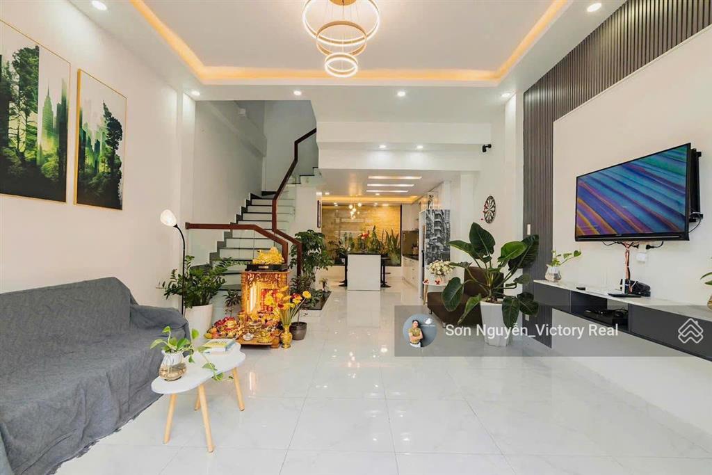 Nhà phố 5 phòng ngủ  hẻm xe hơi phường 6, đà lạt