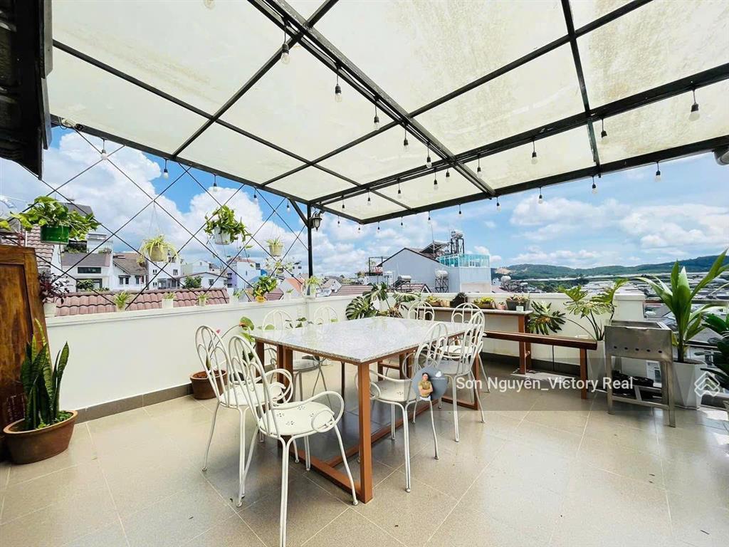 Nhà phố 5 phòng ngủ  hẻm xe hơi phường 6, đà lạt