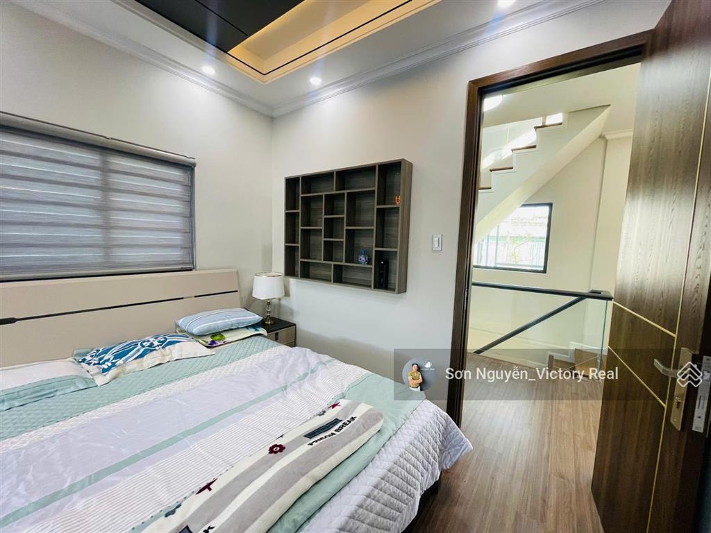 Nhà phố đẹp  ngang gần 9m  có sân ô tô  giá chỉ 8 tỷ tại đà lạt