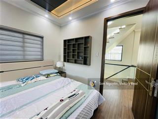 Nhà phố đẹp  ngang gần 9m  có sân ô tô  giá chỉ 8 tỷ tại đà lạt