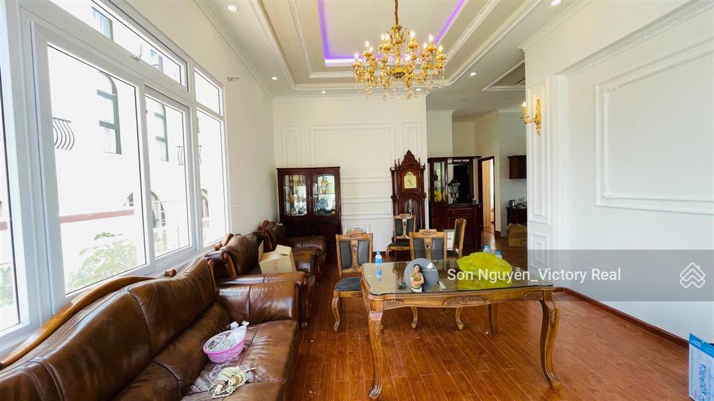 Bán villa/biệt thự 2 mặt tiền trịnh hoài đức, phường 11, giá chỉ 15 tỷ