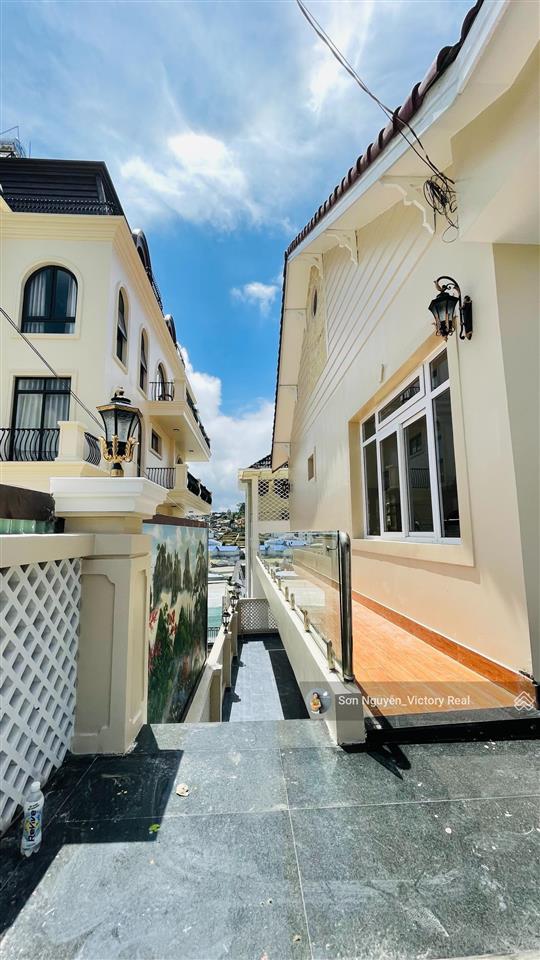 Bán villa/biệt thự 2 mặt tiền trịnh hoài đức, phường 11, giá chỉ 15 tỷ