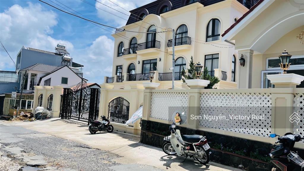 Bán villa/biệt thự 2 mặt tiền trịnh hoài đức, phường 11, giá chỉ 15 tỷ