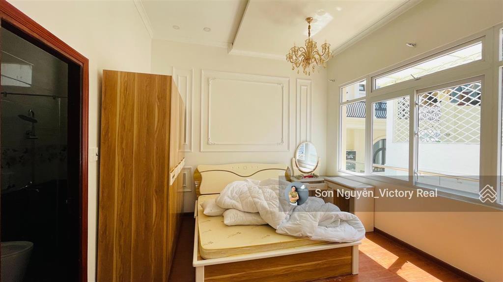 Bán villa/biệt thự 2 mặt tiền trịnh hoài đức, phường 11, giá chỉ 15 tỷ