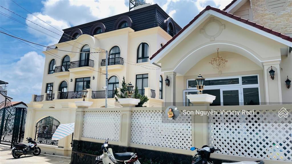 Bán villa/biệt thự 2 mặt tiền trịnh hoài đức, phường 11, giá chỉ 15 tỷ