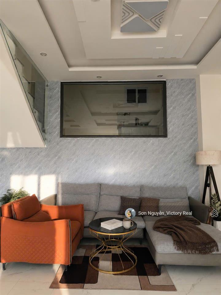 Nhà phố trung tâm đà lạt hẻm xe hơi full công năng giá chỉ 8 tỷ mặt tiền 6m.