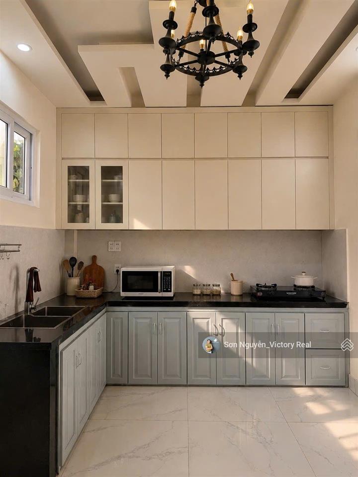 Nhà phố trung tâm đà lạt hẻm xe hơi full công năng giá chỉ 8 tỷ mặt tiền 6m.