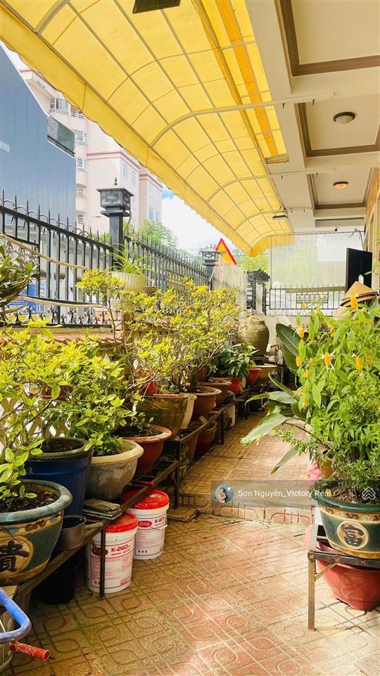 Hàng đẹp trung tâm đà lạt nhà phố 2 mặt tiền giá tốt