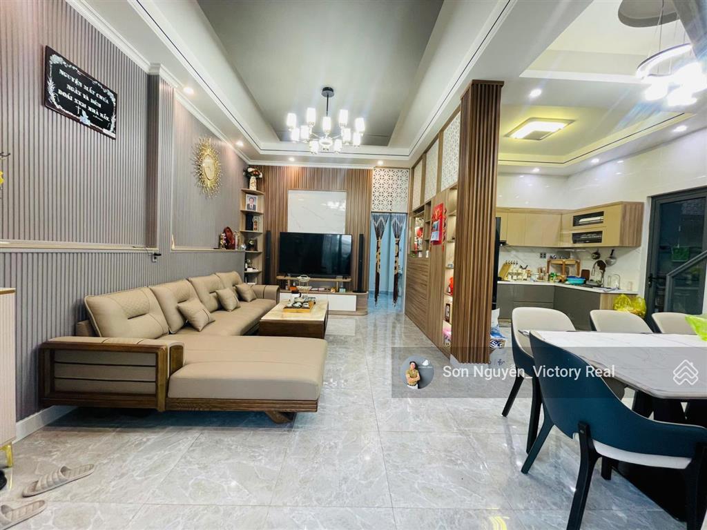 Bán nhà phố đẹp  hẻm xe hơi hùng vương, phường 9, đà lạt