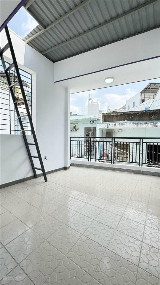 Nhà 2 tầng đường âu dương lân, quận 8, giáp quận 1, 60m2, 3 phòng, 2 tầng, cách 50m ra hẻm xe hơi