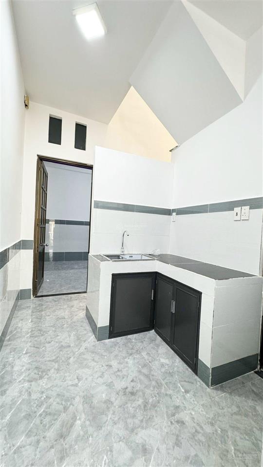 Nhà 2 tầng đường âu dương lân, quận 8, giáp quận 1, 60m2, 3 phòng, 2 tầng, cách 50m ra hẻm xe hơi