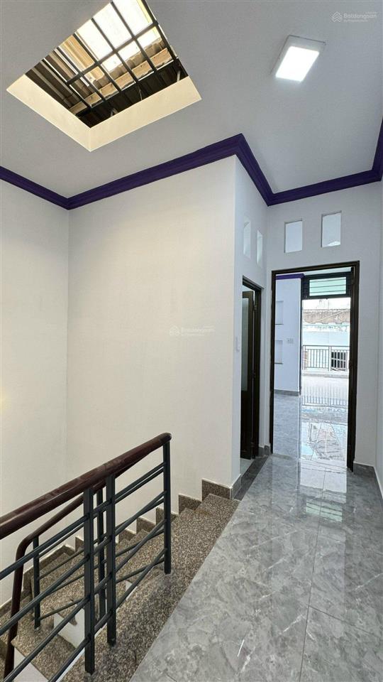 Nhà 2 tầng đường âu dương lân, quận 8, giáp quận 1, 60m2, 3 phòng, 2 tầng, cách 50m ra hẻm xe hơi