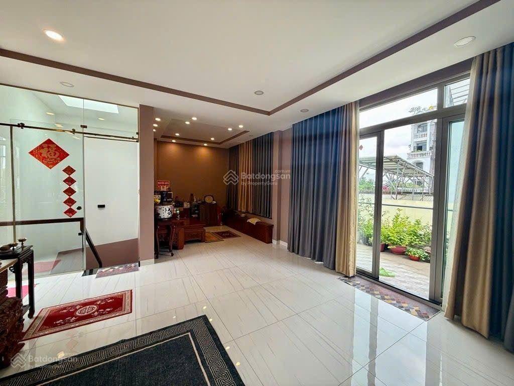 Đặng nguyên cẩn, quận 6, gần chợ phú lâm, 105m2, 4pn, 4 tầng, hxh sát mặt tiền, full nội thất đẹp