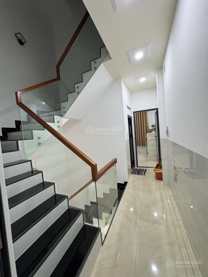 Nhà sát mặt tiền view sông hẻm 357 hậu giang q6, gần chợ lớn, 64m2, 4pn, sau lưng 1 căn mặt tiền