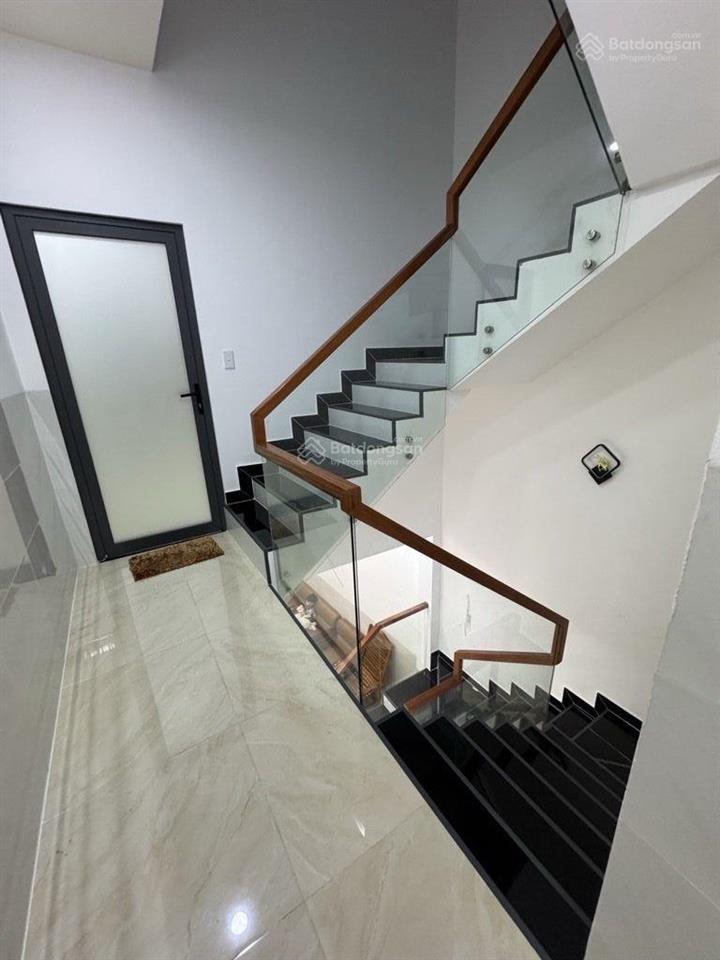 Nhà sát mặt tiền view sông hẻm 357 hậu giang q6, gần chợ lớn, 64m2, 4pn, sau lưng 1 căn mặt tiền