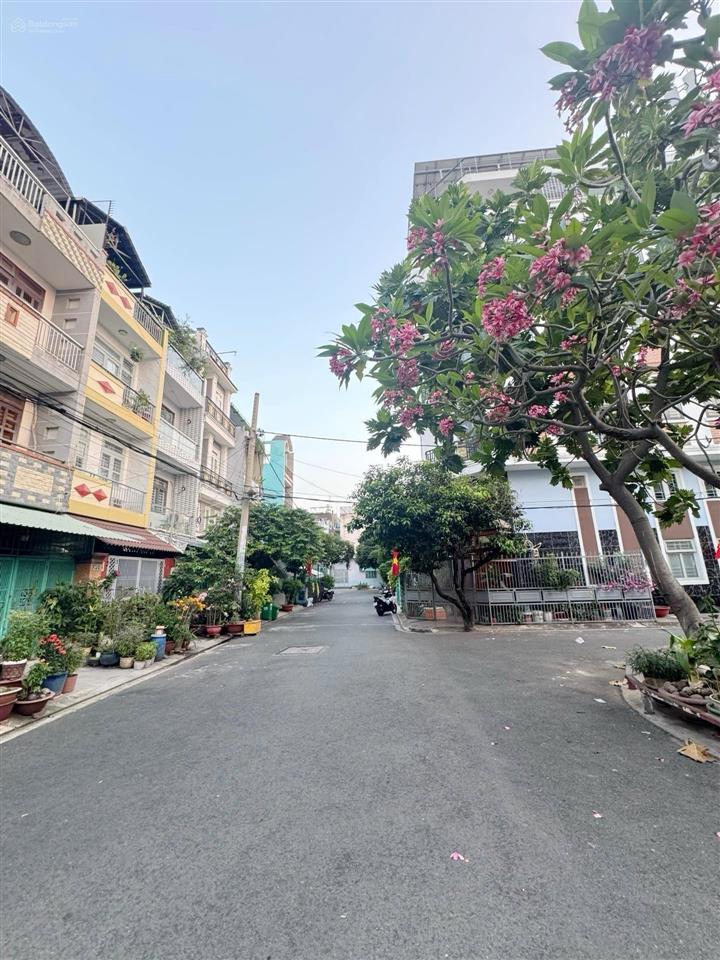 Bán nhà 2 tầng đường tân hoà đông, 80m2, 4pn, hẻm 10m, giáp quận 6, 6ty9