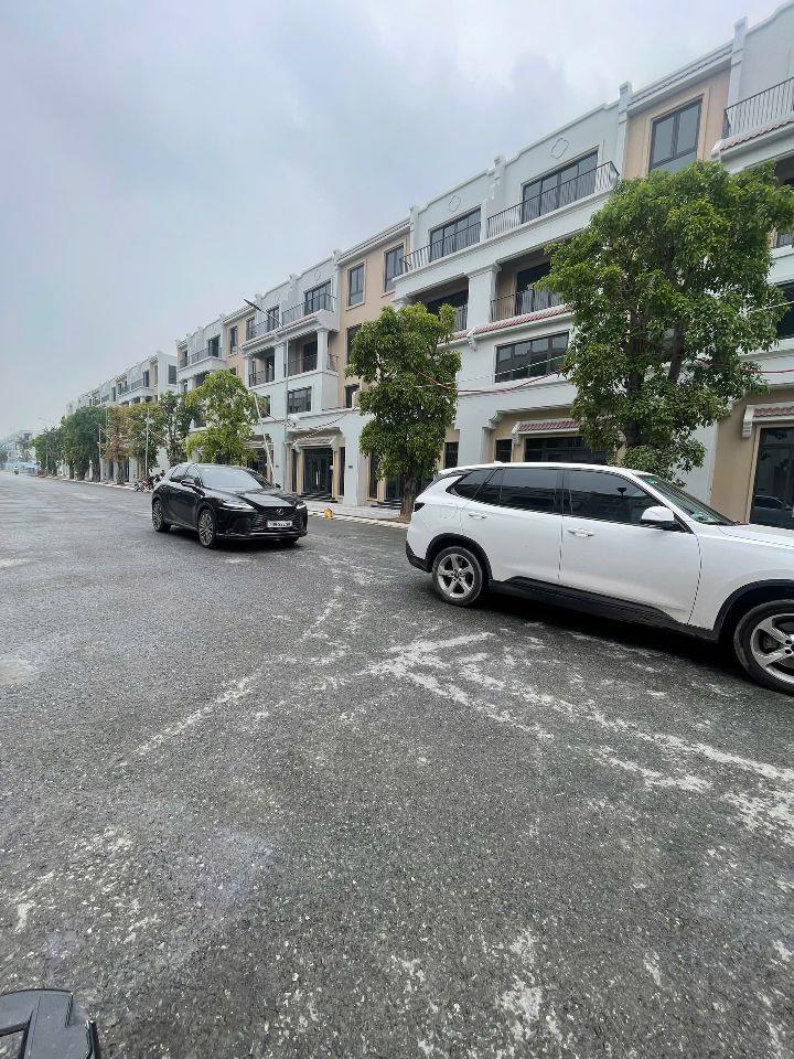 Cần bán nhà mặt phố đường 30m, vỉa hè 5m, kinh doanh dòng tiền