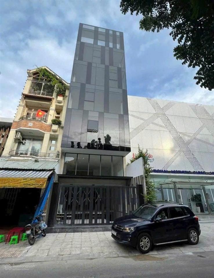 Cho thuê nhà dt 6,5 x 30 , 5 tầng cmt8 q3 giáp tân bình