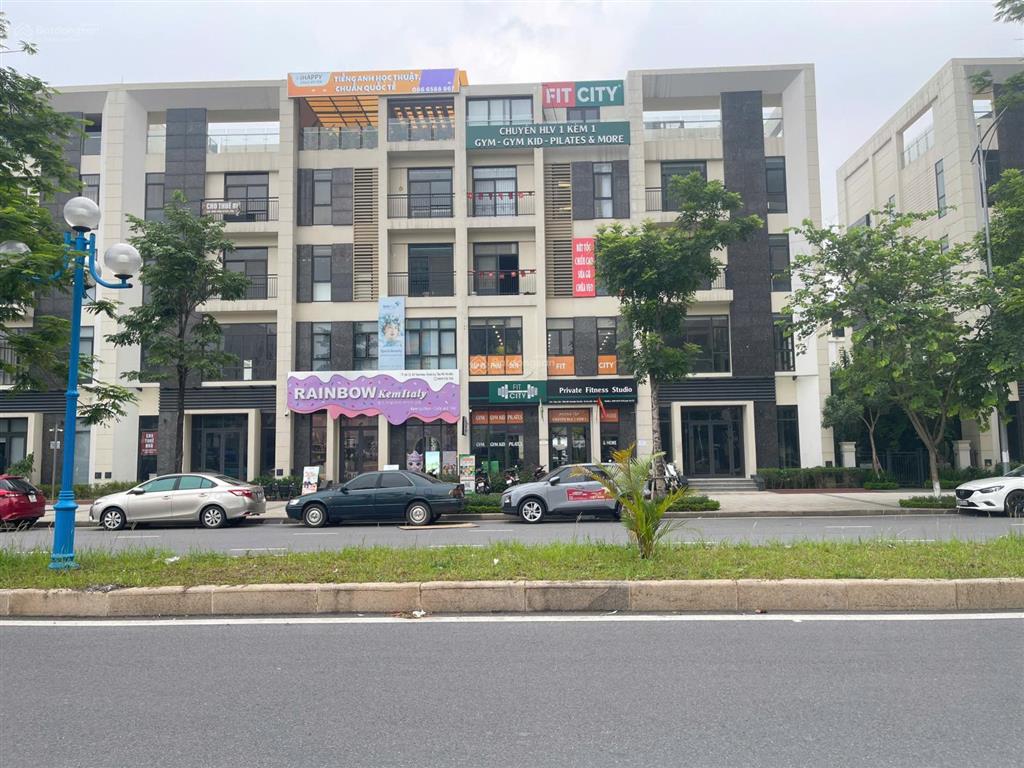 Chính chủ gửi bán shophouse starlake 2 mặt tiền, dt 150m2, xây 4,5 tầng hoàn thiện, sổ đỏ cất két