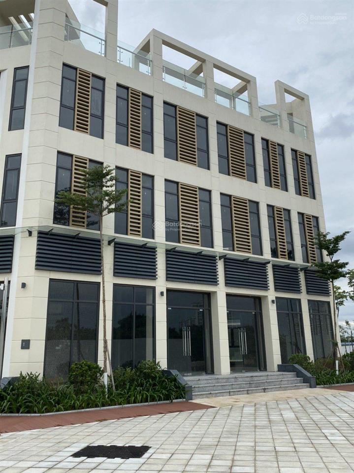 Chính chủ gửi bán shophouse starlake 2 mặt tiền, dt 150m2, xây 4,5 tầng hoàn thiện, sổ đỏ cất két