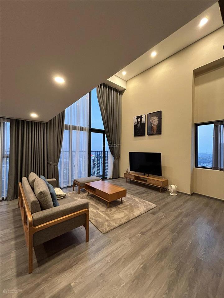 Chính chủ gửi bán căn duplex pentstudio 699 lạc long quân 54,3m2 giá 8,8 tỷ full đồ, sổ đỏ bàn giao